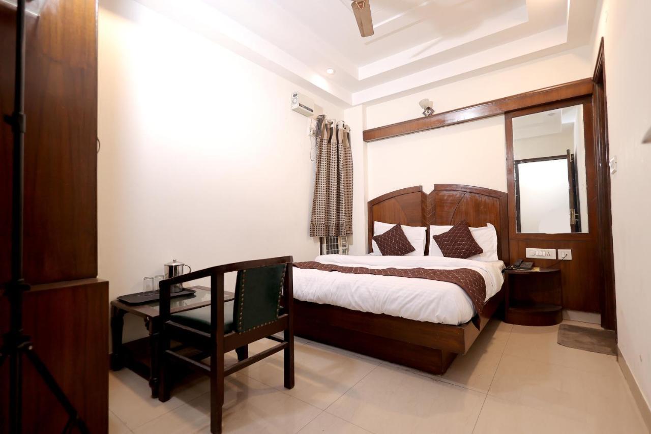 Gaylord International - 3* New Delhi
