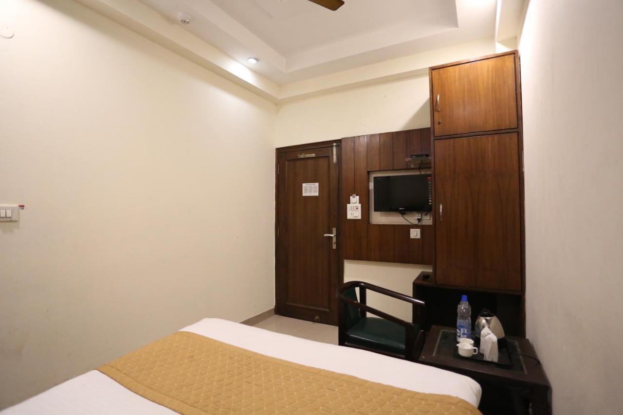 Gaylord International - 3* New Delhi